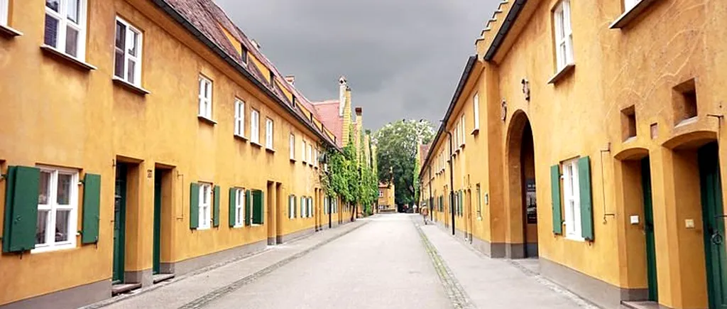 Fuggerei, complexul de locuințe din Germania în care oamenii plătesc aceeași chirie de 500 de ani. Care sunt condițiile pentru a achita sub un euro pe an