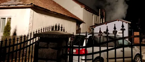 Incendiu la o casă din Bistrița: Două persoane intoxicate cu fum / Au fost salvate 130 de animale