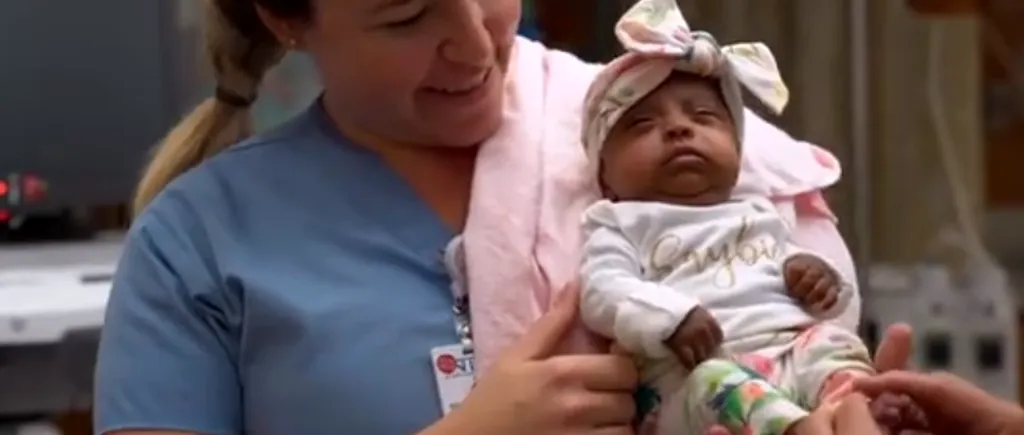 Bebelușul miracol: Cântărea aproape cât un măr mai mare atunci când s-a născut - VIDEO 