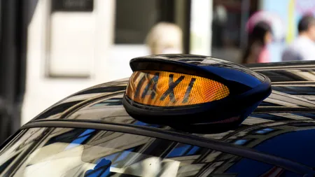 Un taximetrist din Constanța a fost reținut după ce a încercat să violeze o clientă. Bărbatul are 41 de ani, iar clienta 21