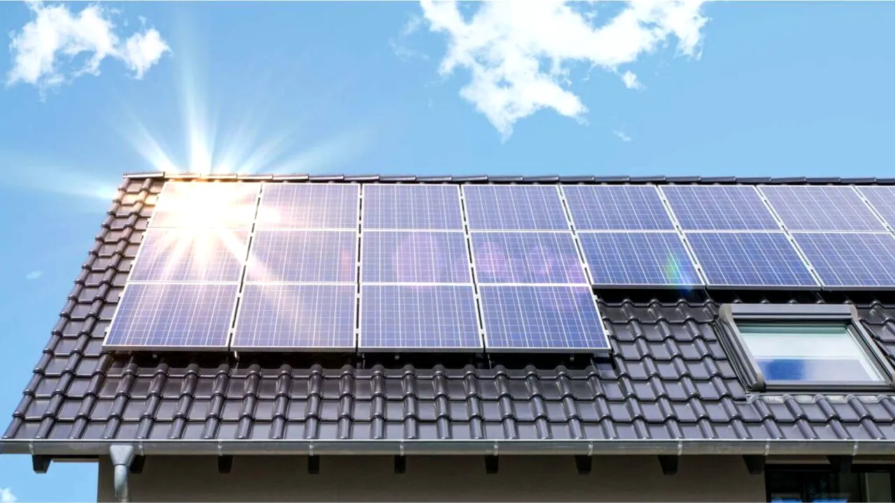 Bărbatul din Dâmbovița care a construit un panou solar pentru încălzirea locuinței. „FUNCȚIONEAZĂ 8 ore/zi”
