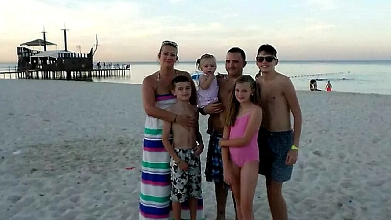 Acest bărbat pare un familist convins, dar când începe filmarea se „transformă