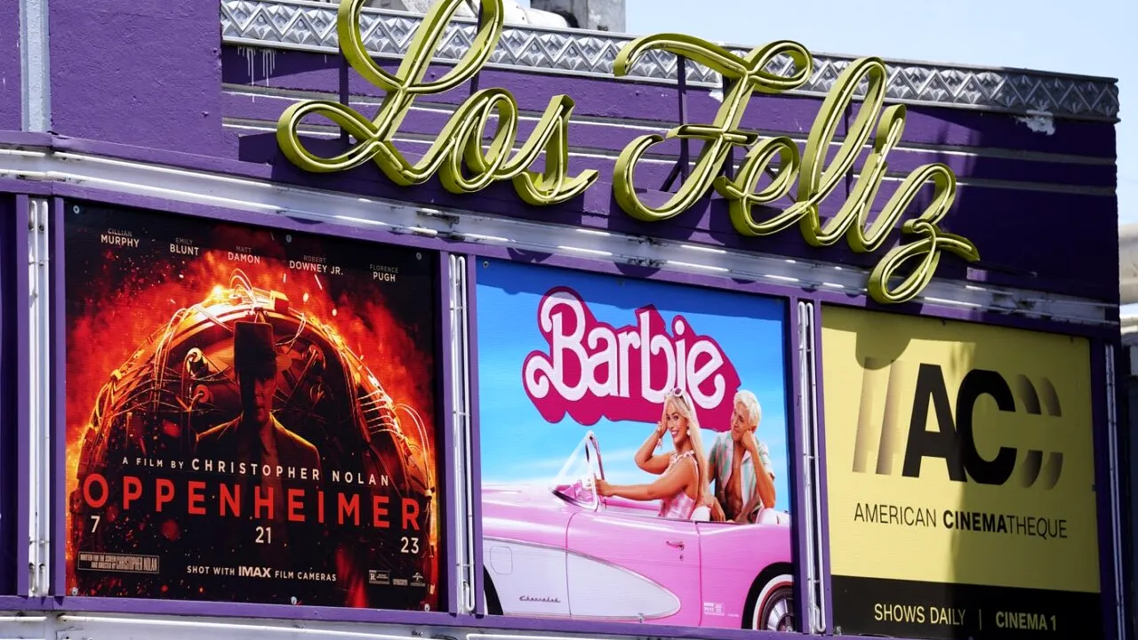 S-a împlinit un an de la fenomenul care a marcat istoria cinematografiei: „BARBENHEIMER”. 21 iulie 2023 -Păpușa model și creatorul bombei atomice