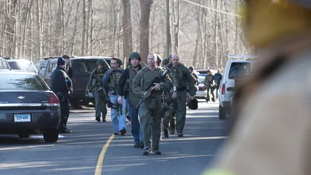 Atacatorul de la Sandy Hook, care a ucis vineri 20 de copii și 6 adulți, și-a distrus complet computerul de acasă
