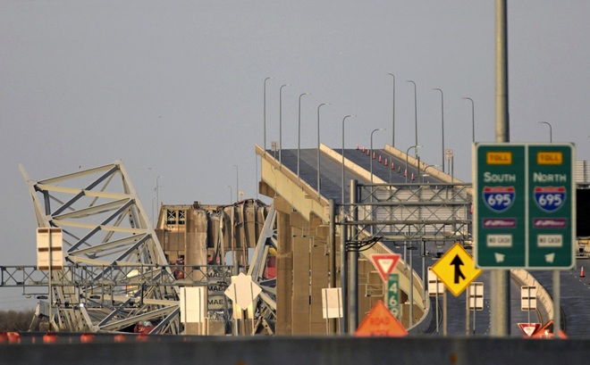 Un pod de 2,5 km din Baltimore s-a prăbuşit după ce a fost lovit de o navă / Sursa foto: Profimedia