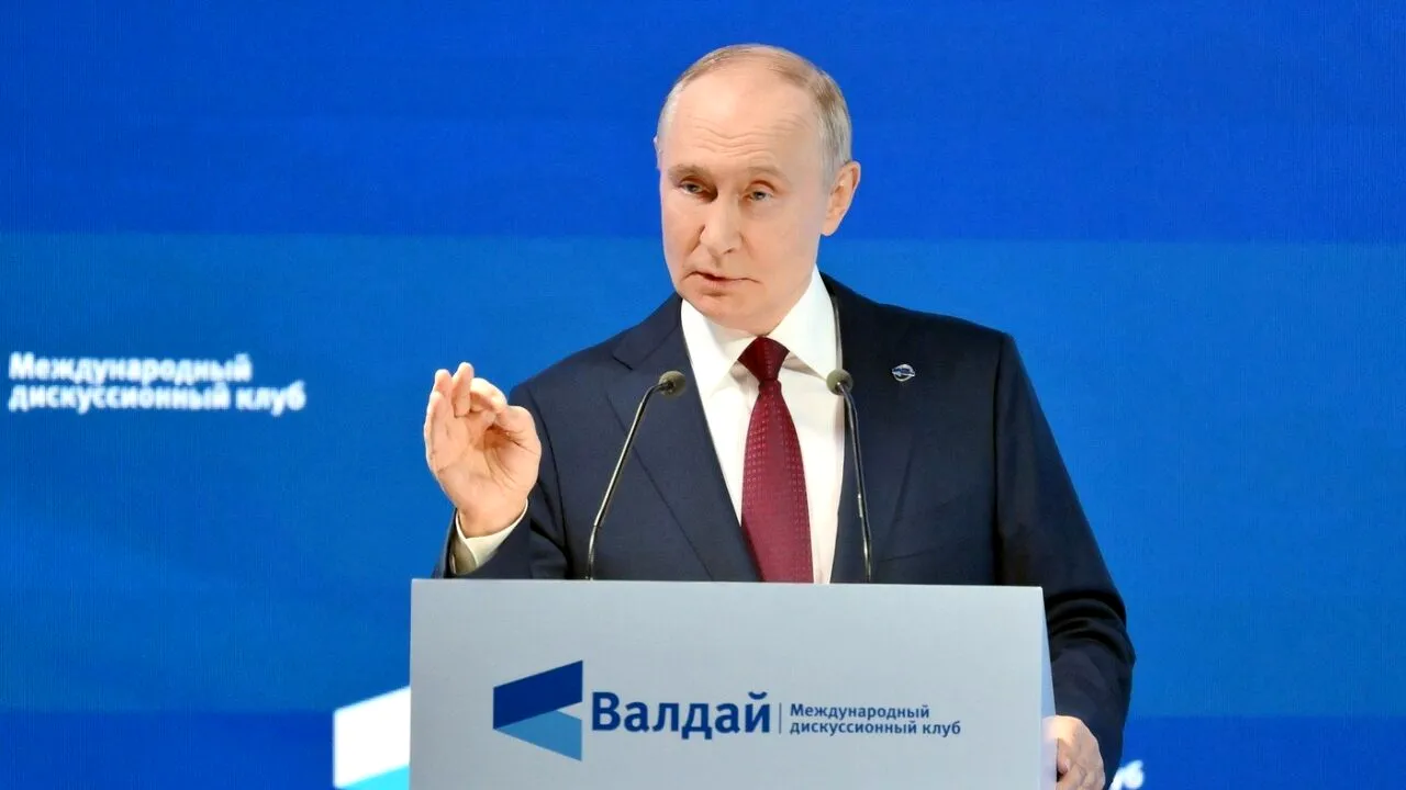 Vladimir Putin spune că relațiile Rusiei cu SUA ar fi DISTRUSE dacă Washingtonul va trimite rachete Tomahawk Ucrainei