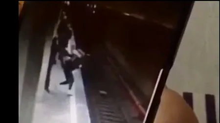 Filmul unei tragedii anunțate. STS reclamă la Parchetul Militar operatoarea de la 112 care a primit apelul privind atacul de la stația de metrou Costin Georgian. Precizările Poliției Capitalei
