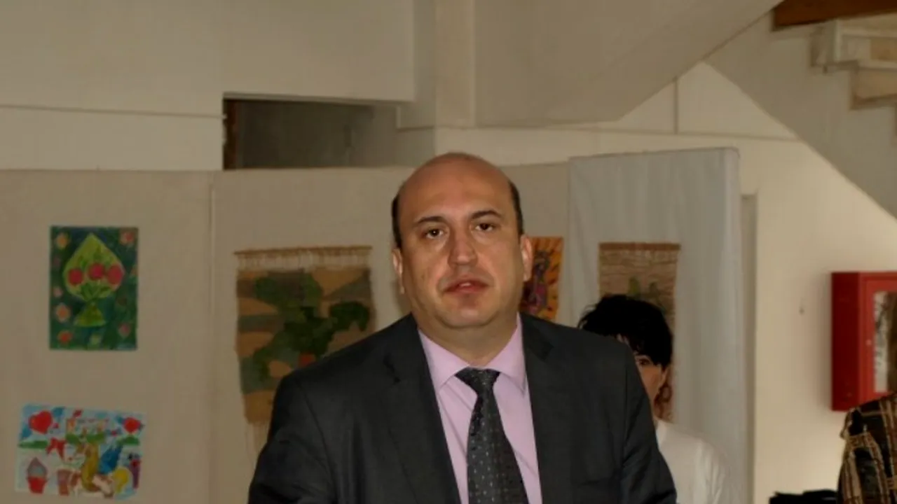 Rectorul suspendat al Universității 