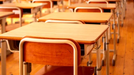 Profesoară, ARESTATĂ după ce s-a descoperit că abuzase sexual un elev în vârstă de 13. Femeia își părăsise soțul din obsesia pentru adolescent