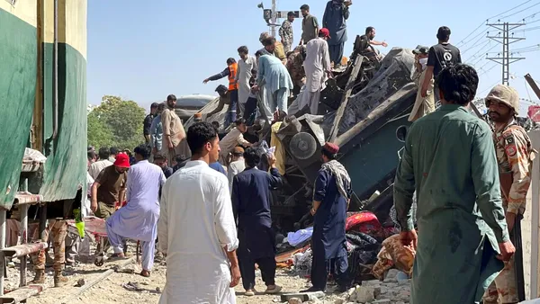Atac devastator asupra unui tren în Pakistan: cel puțin 24 de morți într-o explozie revendicată de separatiști