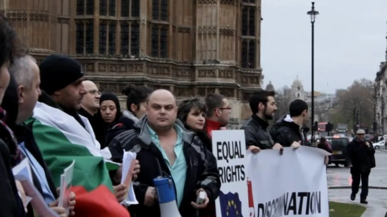 Pe ploaie și frig, românii și bulgarii din Marea Britanie au făcut front comun împotriva discriminării. 