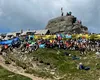 Militarii Invictus și Mihai Covaliu, președintele COSR, acțiune de suflet pe vârful Omu. Ce au făcut de Ziua Drapelului