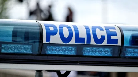 Atac cu MITRALIERA într-un restaurant fast-food din Franța. Doi oameni au murit, iar alți trei au fost răniți