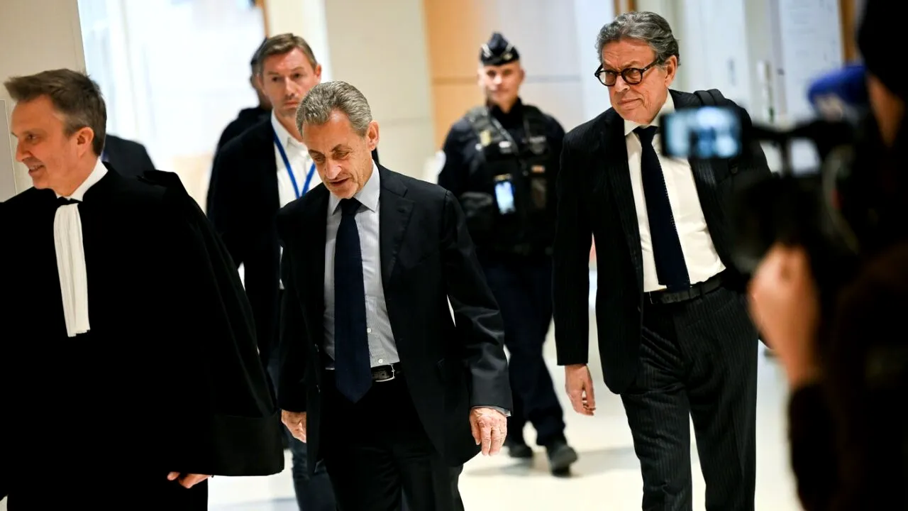 Franța: Procurorii cer o pedeapsă de ȘAPTE ani de închisoare în procesul fostului președinte Nicolas Sarkozy