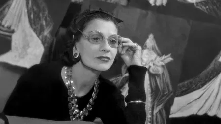 Două sute de ținute Chanel, într-o retrospectivă la V&A Museum