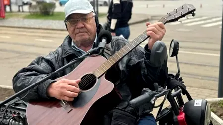 Bardul Lucă Muraru își câștigă traiul pe străzile din Iași. Artistul nu-și permite să renunțe la muncă