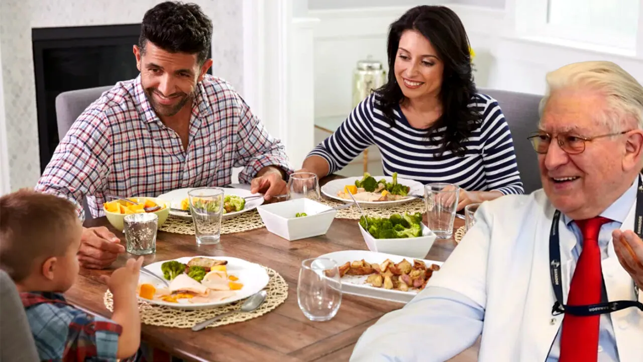 Obiceiul banal, din timpul cinei, care ne distruge creierul fără să ne dăm seama, potrivit medicului Vlad Ciurea