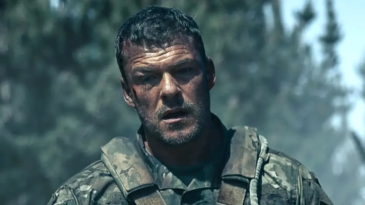 „War Machine”, noul film Netflix cu Alan Ritchson, urcă rapid în topul global
