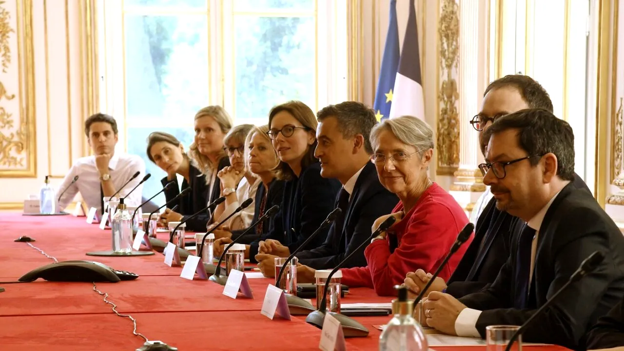 Următorul guvern francez va intra în funcție cu un DEFICIT BUGETAR de peste 100 miliarde de euro