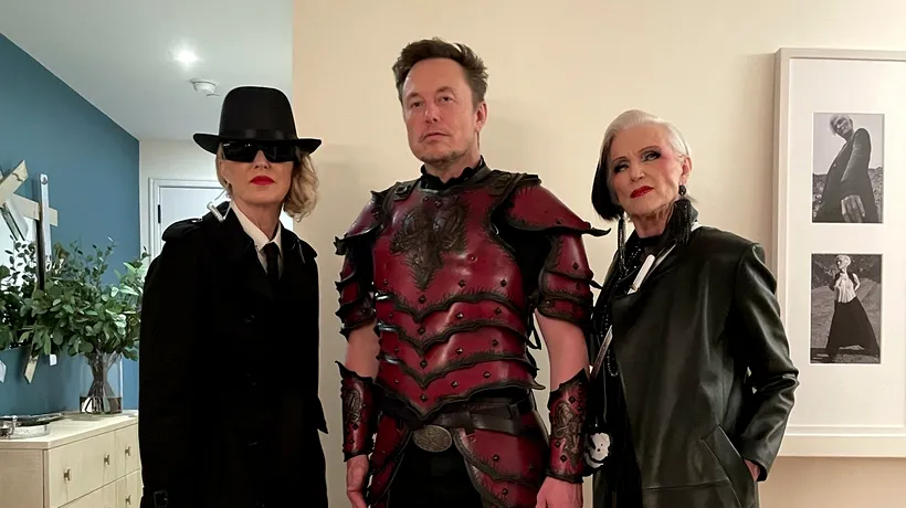 Elon Musk a postat prima imagine de la Halloween. În timp ce era așteptat în România, miliardarul a petrecut alături de mama lui