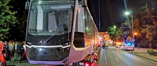 Un tramvai nou, fabricat în Turcia, a luat foc într-un depou din Timișoara. Mijlocul de transport a costat 11,5 milioane de lei