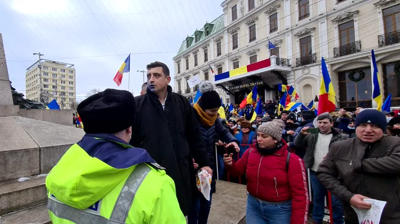 George Simion, netulburat de situația din Ucraina. Liderul AUR a adus la protestul din centrul Capitalei măgari, oi, găini și... ouă (FOTO)