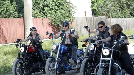 Bogdan Naumovici este Zeus, rockerul care-și turează motorul pe ulițele din Las Fierbinți

