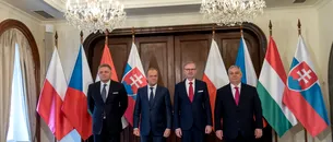 <span style='background-color: #2c4082; color: #fff; ' class='highlight text-uppercase'>VIDEO</span> Orban și Fico, întâmpinați de PROTESTATARI la reuniunea Grupului Vișegrad /Premierul ungar: Summitul ”are sens”, ”în pofida disensiunilor”