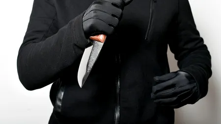 VIDEO | Tânăr bătut și înjunghiat pentru că nu a închis ușa într-o benzinărie din Sibiu