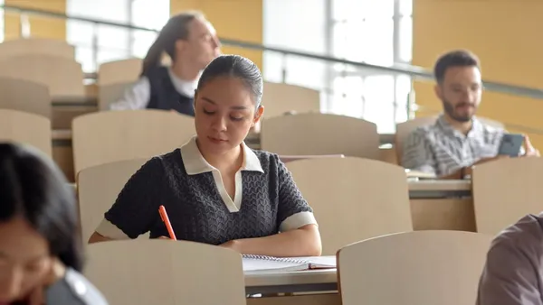 UMF „Carol Davila” din Bucureşti înregistrează record al numărului de candidaţi înscrişi. La ce Facultate e cea mai mare concurență în acest an
