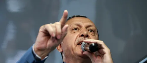 Epurările în masă ale lui Erdogan: 36.000 de profesori suspendați, televiziuni închise