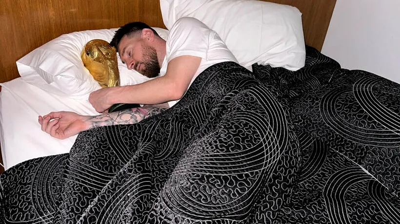Messi vrea să știe că nu visează! Fotbalistul și-a luat Cupa Mondială și a dormit în pat cu ea