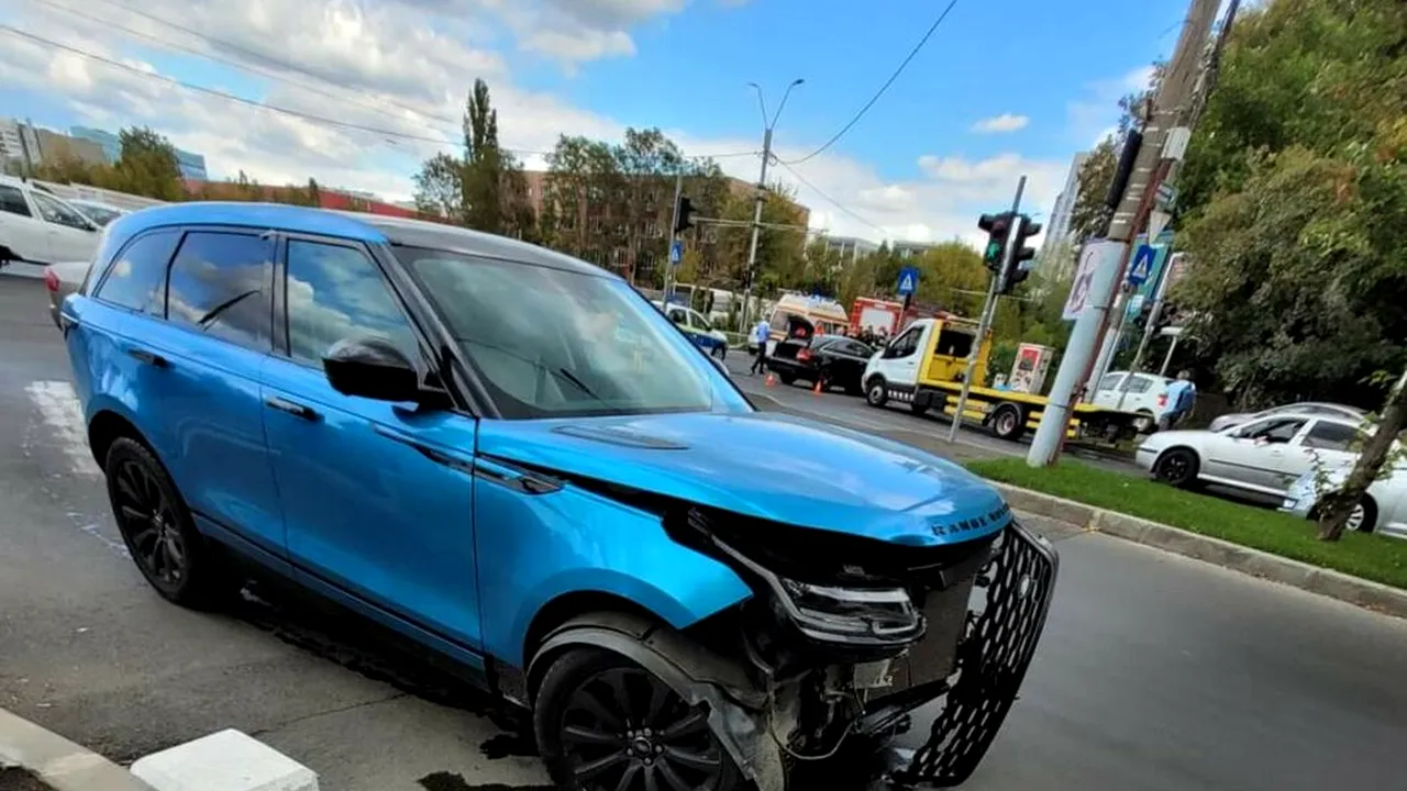 FOTO | Mașina artistei Andreea Bălan, lovită în trafic de un șofer ucrainean în vârstă de 22 de ani