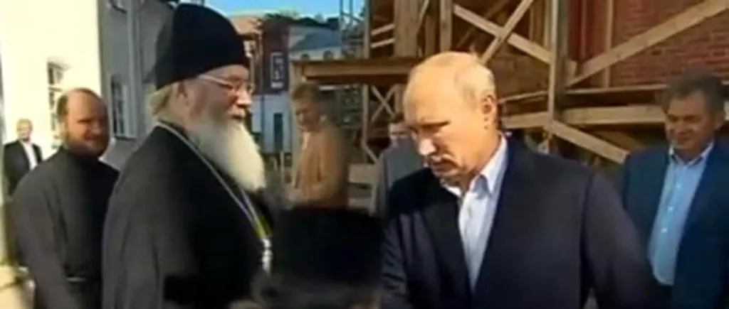 Cum a reacționat Vladimir Putin când un preot i-a sărutat mâna. VIDEO