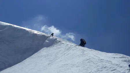Horia Colibășanu și colegii de expediție, surprinși de o avalanșă la 6.800 de metri, pe vârful Dhaulagiri, în timp ce erau în cort