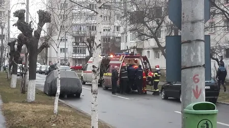 Doi muncitori, uciși de un bărbat care îi ținea ostatici într-un apartament din Onești. Agresorul fusese evacuat, iar casa era renovată de noul proprietar (VIDEO)