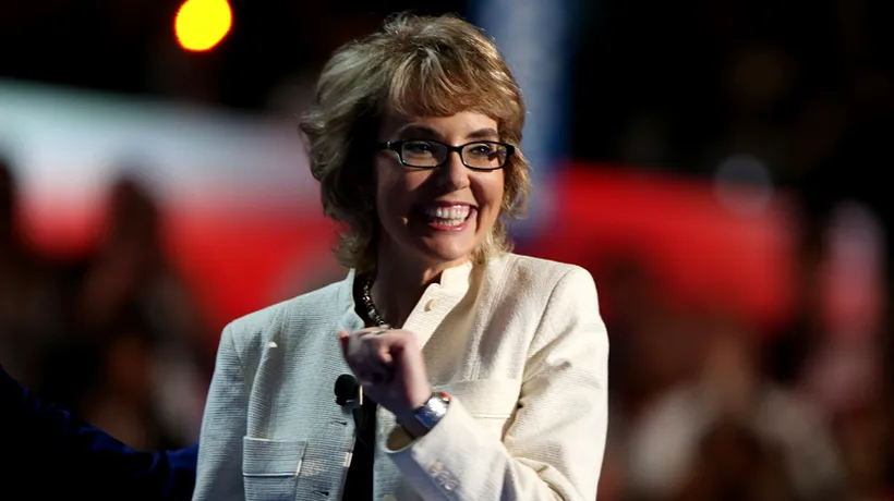 Gabrielle Giffords, împușcată în cap în 2011 în atacul din Tucson, a fost prezentă pe scena convenției democrate 