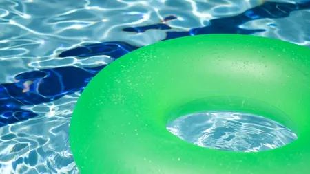 Pericolul NEVĂZUT din piscină! Bolile grave pe care le poți lua de la ștrand