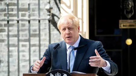 Marea Britanie: Premierul Boris Johnson ia în considerare să suplimenteze numărul de vize de lucru pentru a rezolva criza șoferilor