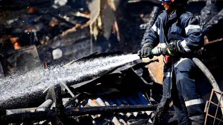 Incendiu la o casă din apropiere de Primăria Sectorului 1. O femeie a fost găsită moartă