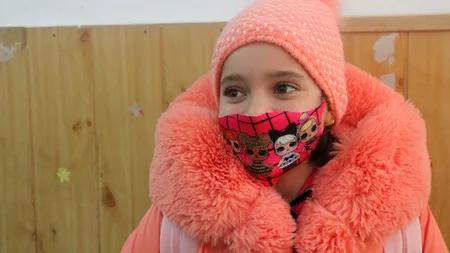 VIDEO. Lacrimi, emoție și bucurie, după patru luni de școală online: „Eram așa entuziasmată, tremuram de emoții, nici nu îmi venea să cred” (REPORTAJ)