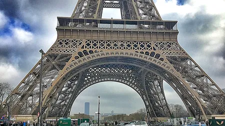 Un român a criticat Parisul și tot TikTok-ul a luat foc. „Dați mii de euro să vedeți șobolani și mormanul ăla de fiare”