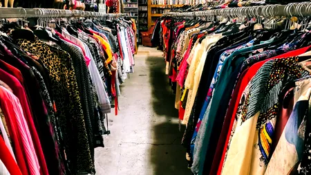 Ce a găsit un bărbat la un second-hand cu numai 2 lei: „Mi-a căzut fața”