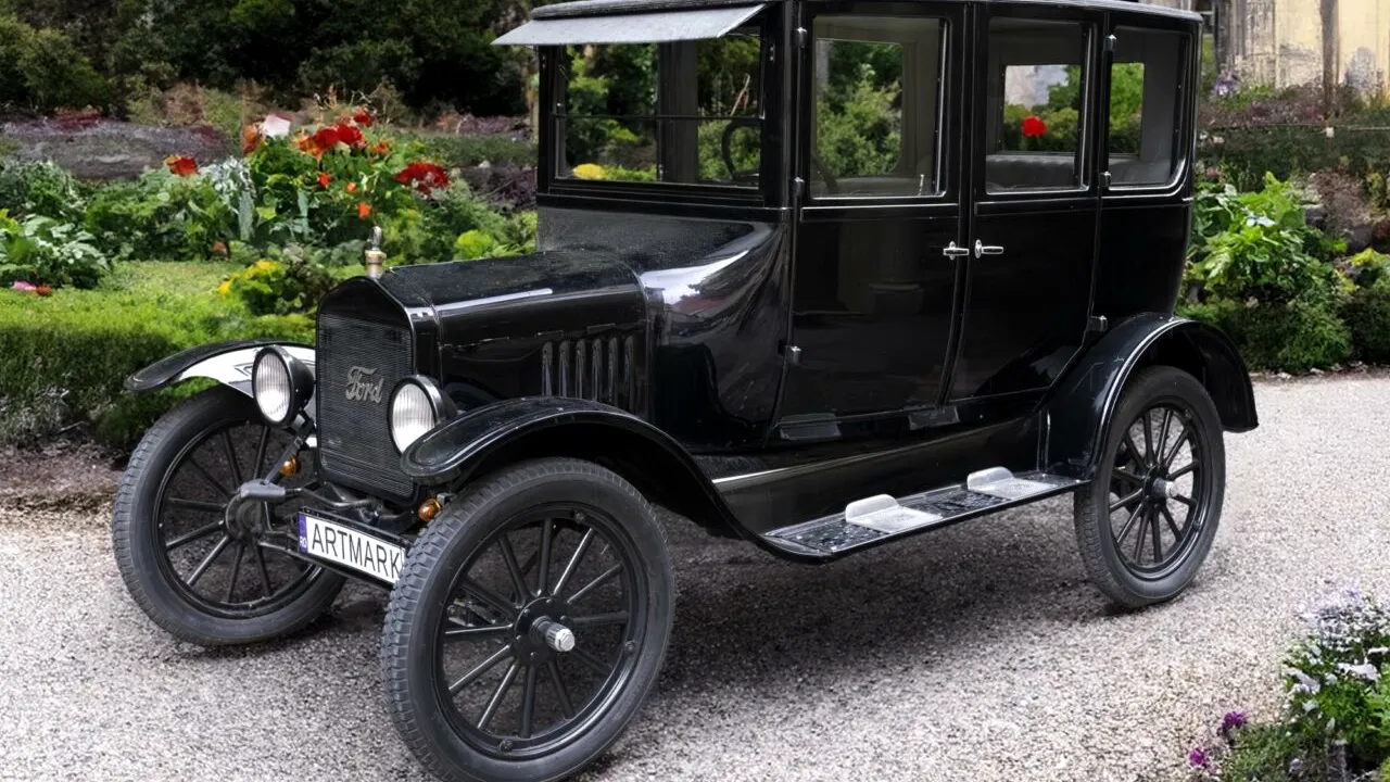 Un Ford Model T din 1923 a fost scos la licitație la Artmark. Cu cât se vinde „bijuteria” pe 4 roți, veche de 102 ani