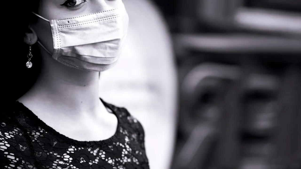 Purtarea măștii de protecție, obligatorie și în jurul școlilor din Brașov