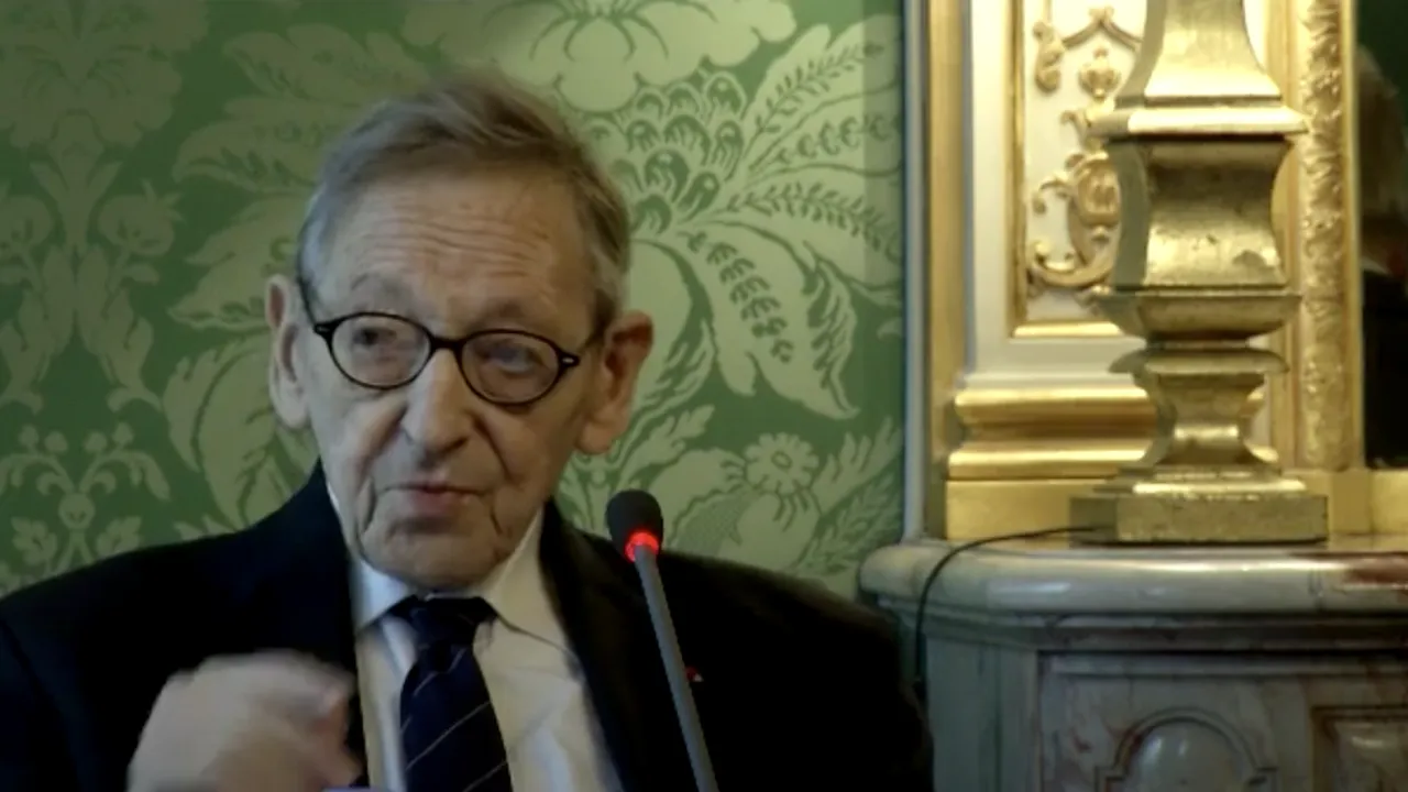 A murit biologul François Gros, unul dintre cercetătorii care au contribuit la descoperirea ARN mesager