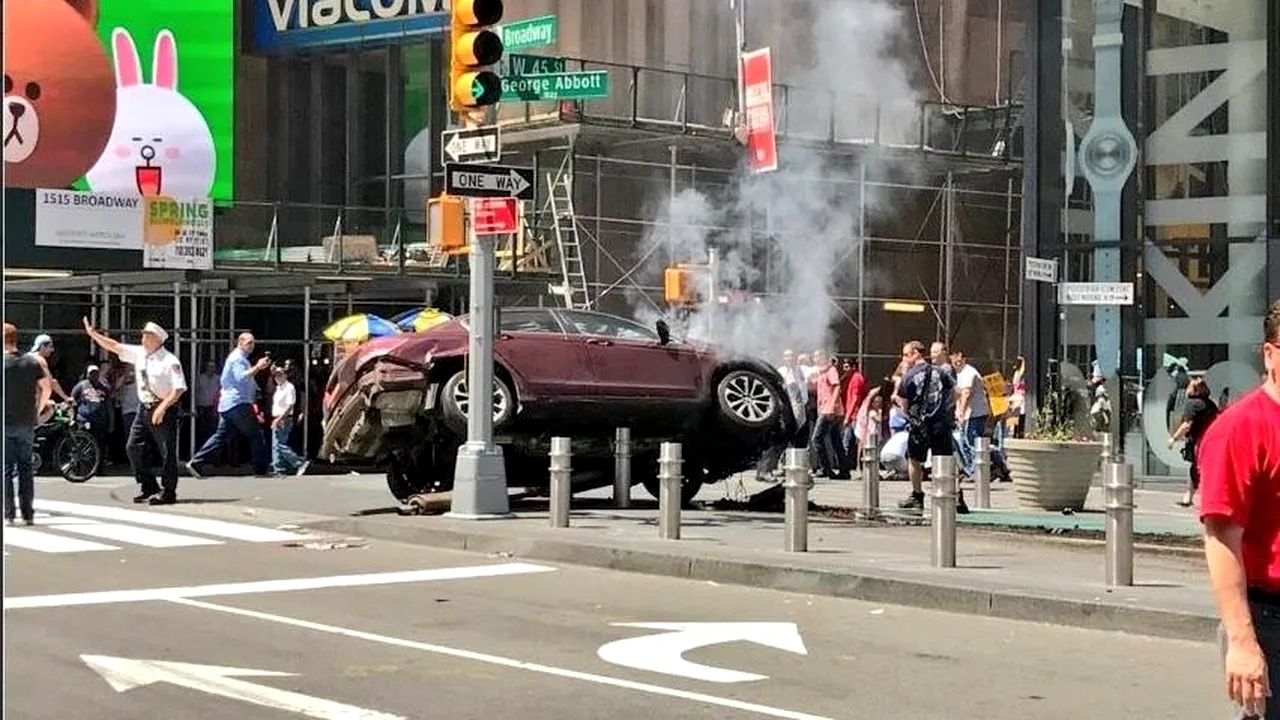 Panică în New York. Un mort și 22 de răniți, după ce o mașină a intrat în trecători. Șoferul, către polițiști: 