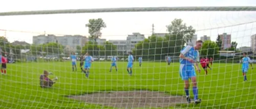 FOTO: Scene incredibile la un meci din ligile inferioare din România