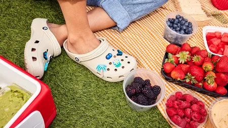 Saboți - încălțămintea esențială garderobei tale de primăvară-vară