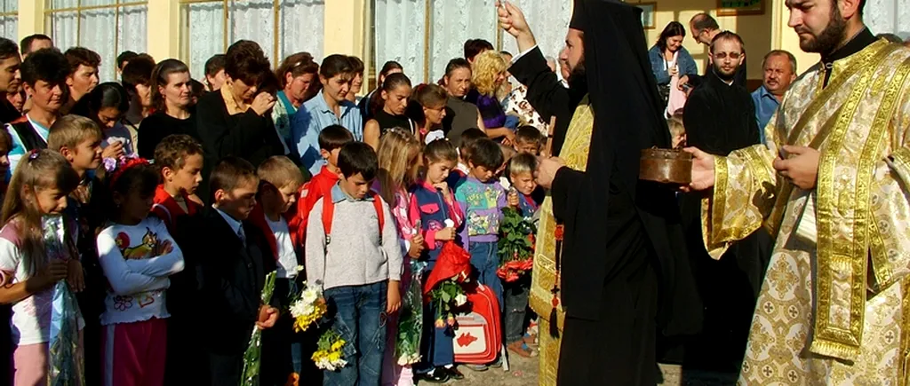 O asociație din România atrage atenția asupra unui fenomen pervers: biserificarea școlilor